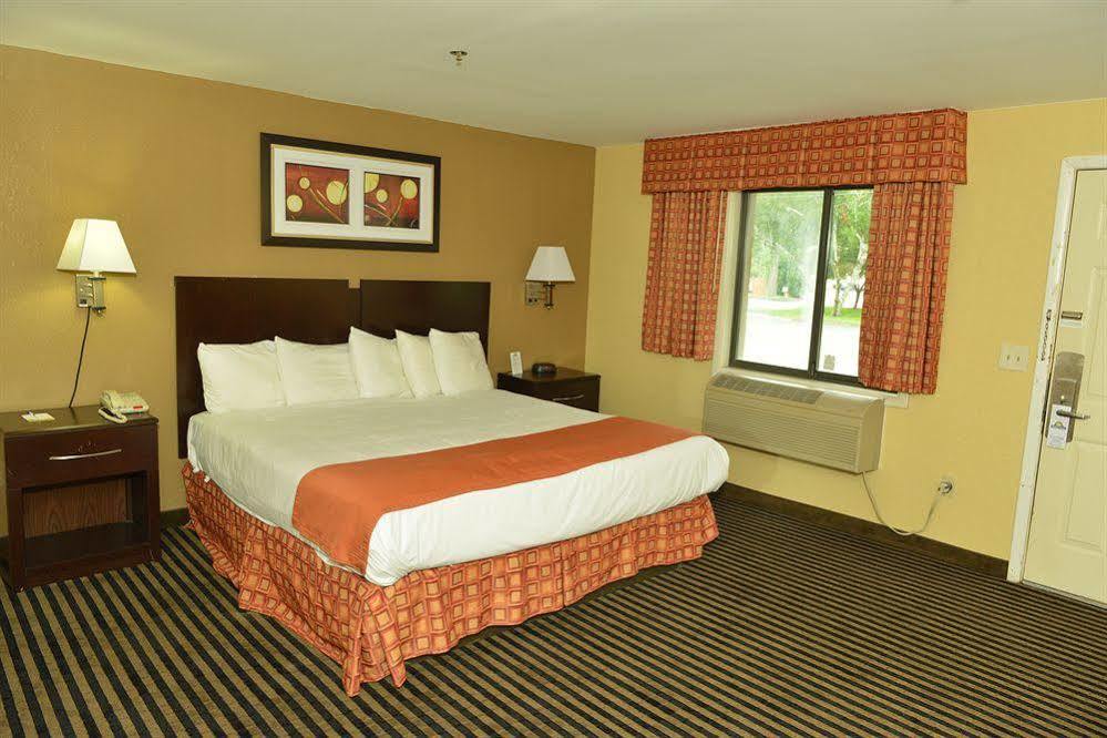 Whitney Inn & Suites Hamden Exterior photo